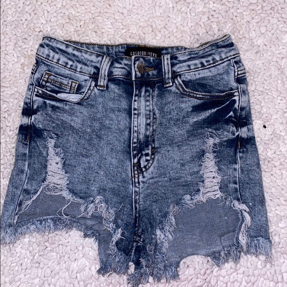 Fashion Nova High waisted acid wash shorts!